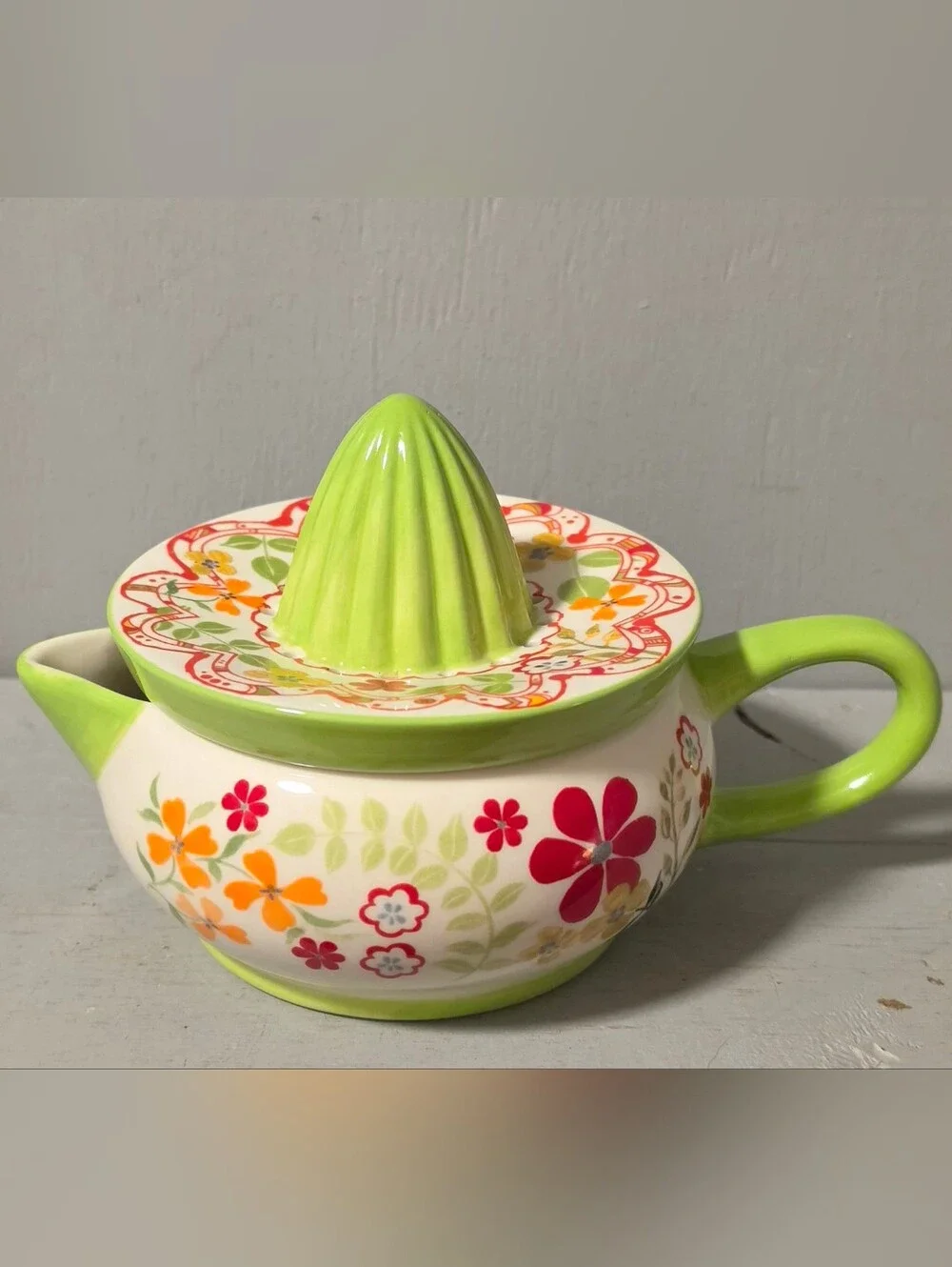 Ceramic Floral Citrus Juicer - Lime Green